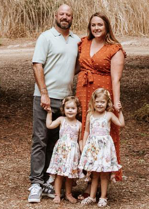Hadley with her younger sister, mother and father